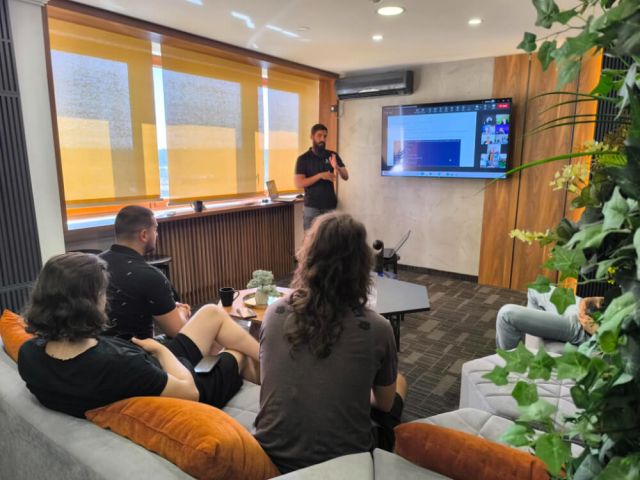 brighting-Event Sourcing- Turning Every Change Into Business Value-3